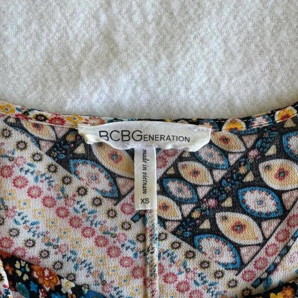 BCBGeneration Boho Flower Print Ruffle Blouse Size XS - Picture 8 of 8